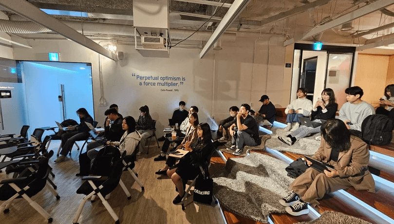 대화를 통해 시행착오를 빠르게 해결 모임 사진